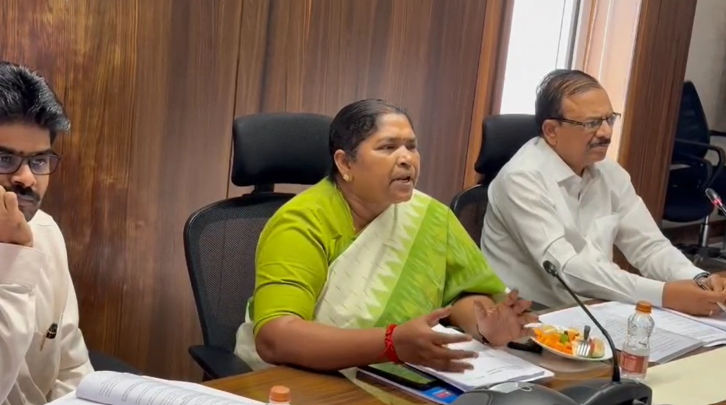 మంత్రి సీతక్క సమీక్ష: మిషన్ భగీరథ క్షేత్రస్థాయి కార్యాచరణపై కీలక ఆదేశాలు