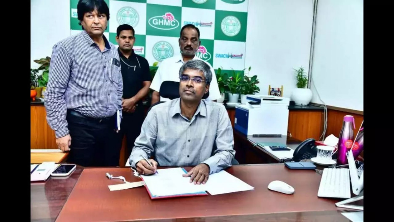 ఓటీఎస్ ద్వారా ఆస్తి పన్ను చెల్లింపునకు ఇంకా నాలుగు రోజులే గడువు.. కమిషనర్ ఇలంబర్తి