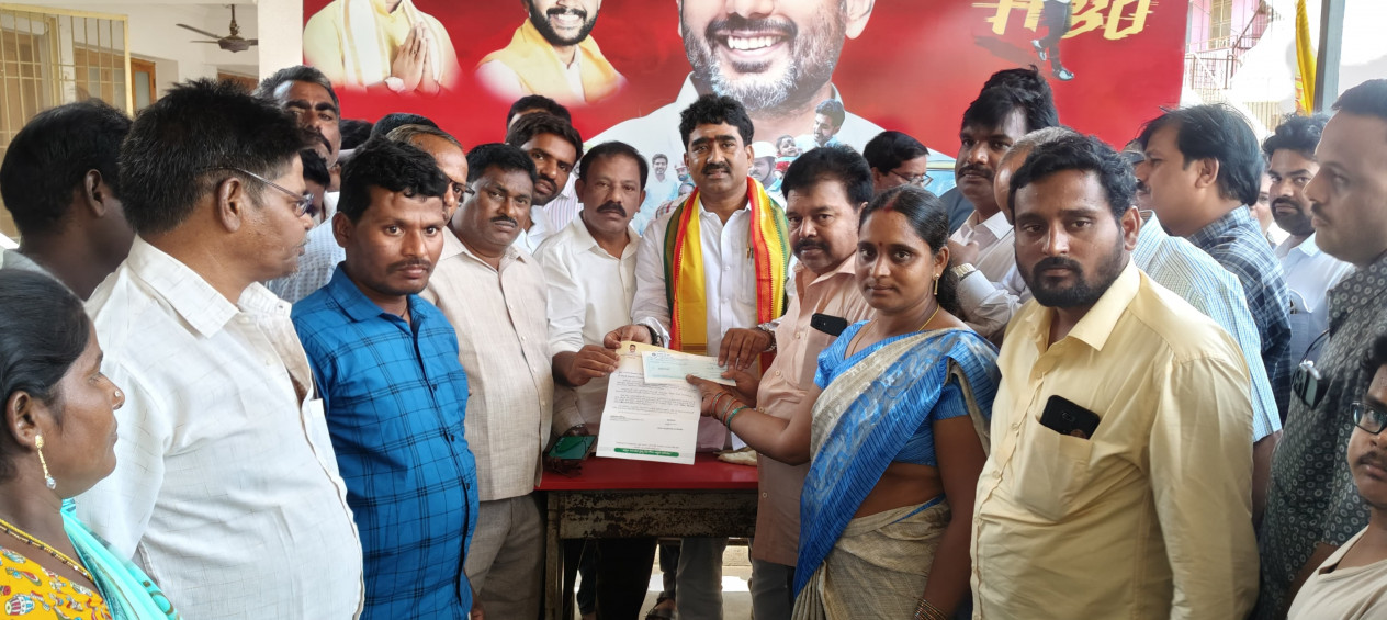 లబ్ధిదారులకు సీఎం రిలీఫ్ ఫండ్ చెక్కుల పంపిణీ..!