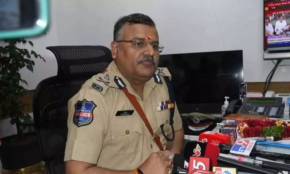 తెలంగాణలో ఉన్న పాకిస్తానీయులకు డీజీపీ డెడ్‌లైన్‌..!