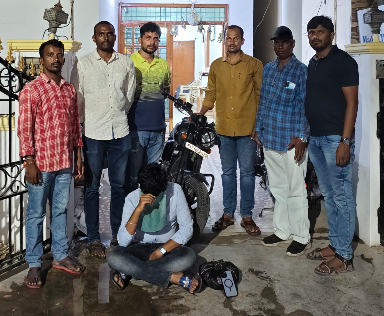 పలుచోట్ల ఎక్సైజ్ దాడి.. గంజాయి, డ్రగ్స్ స్వాదీనం