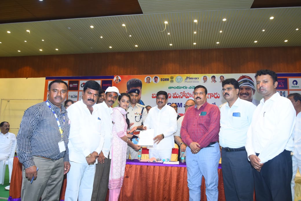నిరుద్యోగులకు ఉద్యోగ అవకాశాలే మాకు ముఖ్యం. ఎమ్మెల్యే మనోహర్ రెడ్డి..