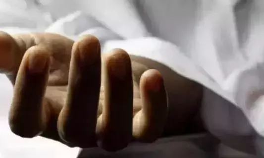 రైలు ఢీకొని నలుగురు యువకులు మృతి